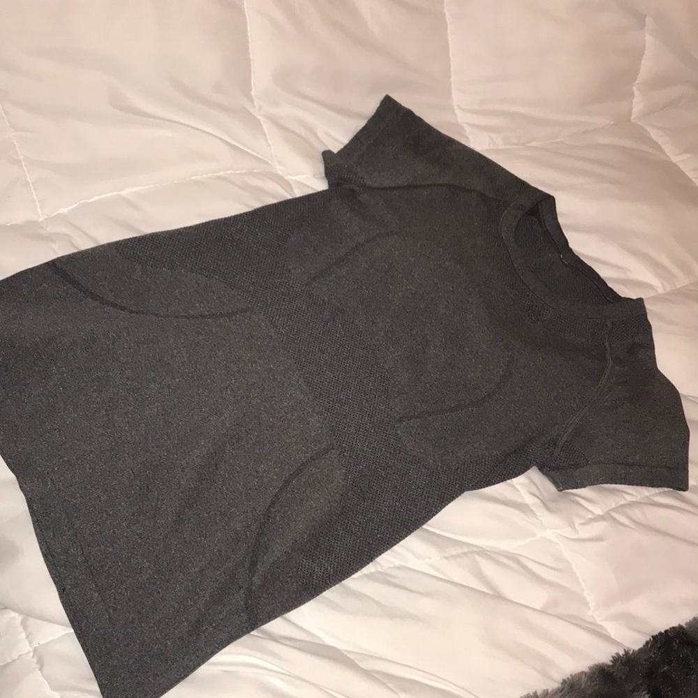 Lululemon swifts short sleeve